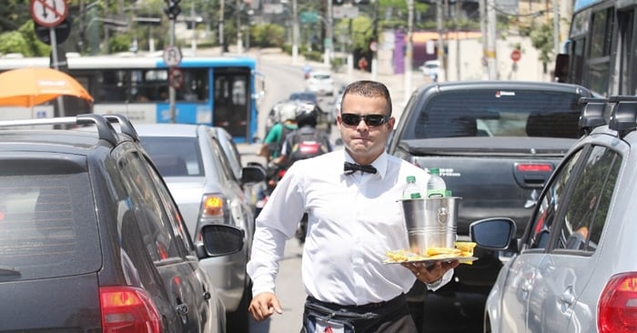 Será que vender água na rua dá dinheiro