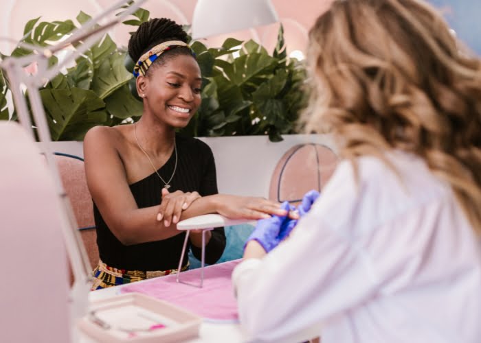 Como contratar manicure para esmalteria