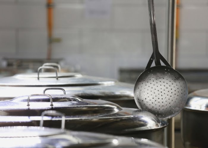 o que preciso para montar uma mini cozinha industrial