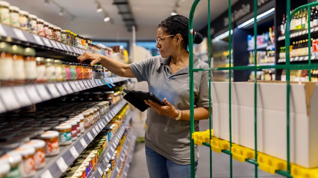 quanto fatura por mês um supermercado