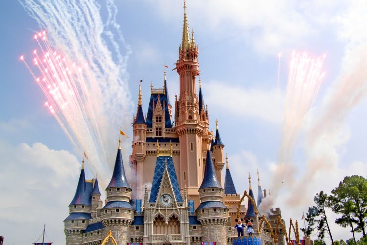 quanto a Disney investe em fogos por dia