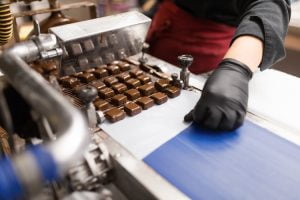 tipos de máquinas para fabricar chocolate artesanal