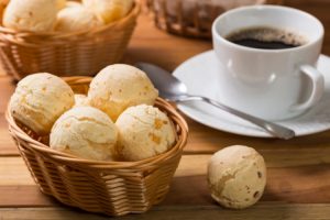 vender pão de queijo na rua dá lucro