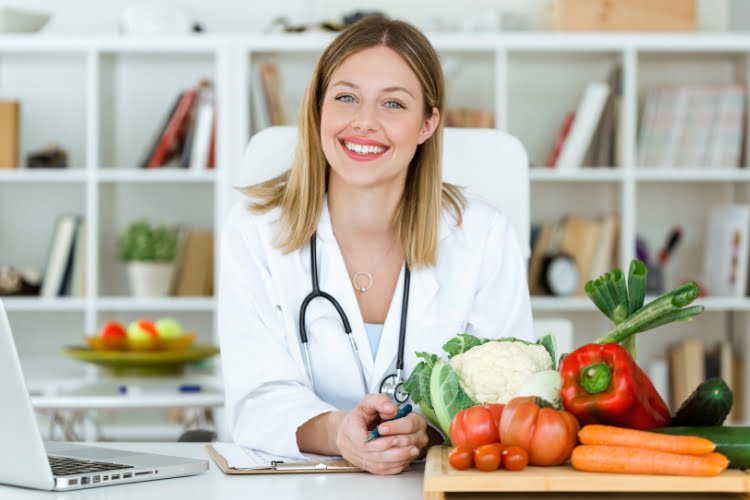 Quanto ganha um nutricionista com consultório próprio?