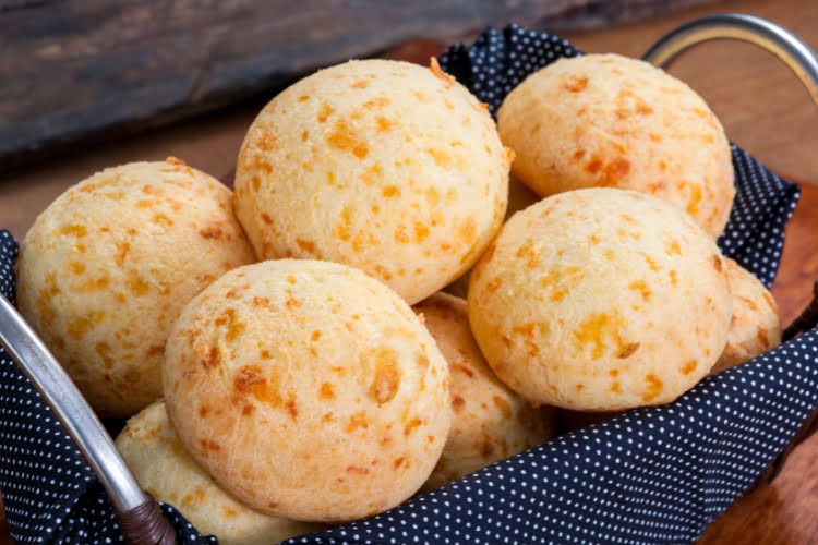 vender pão de queijo na rua dá lucro