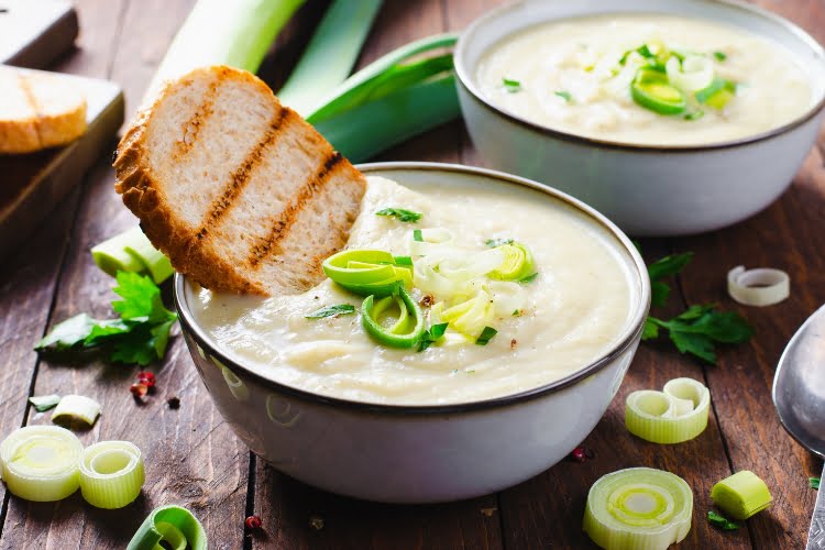 Caldo de lentilha com calabresa